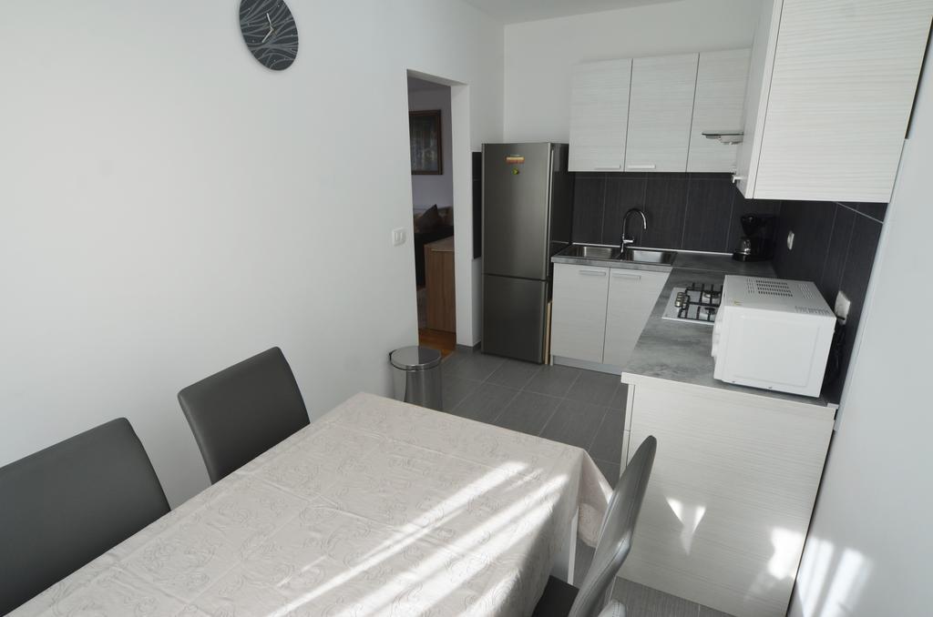 Apartment Dina 52 로비니 외부 사진
