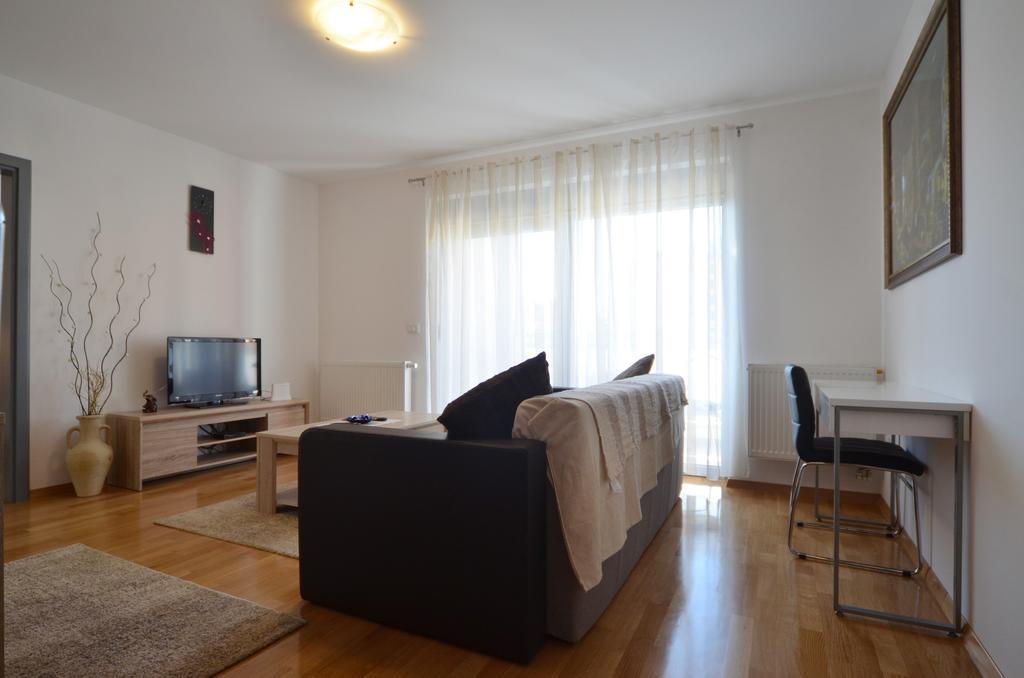Apartment Dina 52 로비니 외부 사진